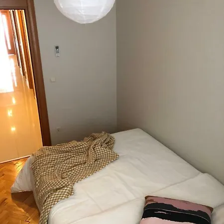Charming Newly Renovated Apartment *